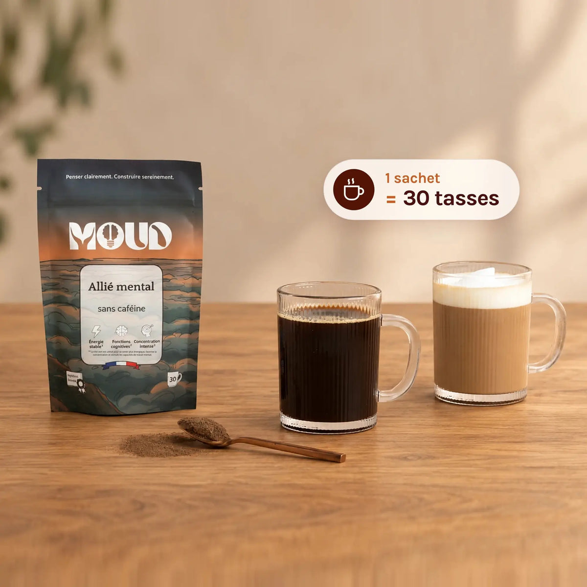 Sachet de MOUD avec deux tasses : une à l'eau et une au lait végétal